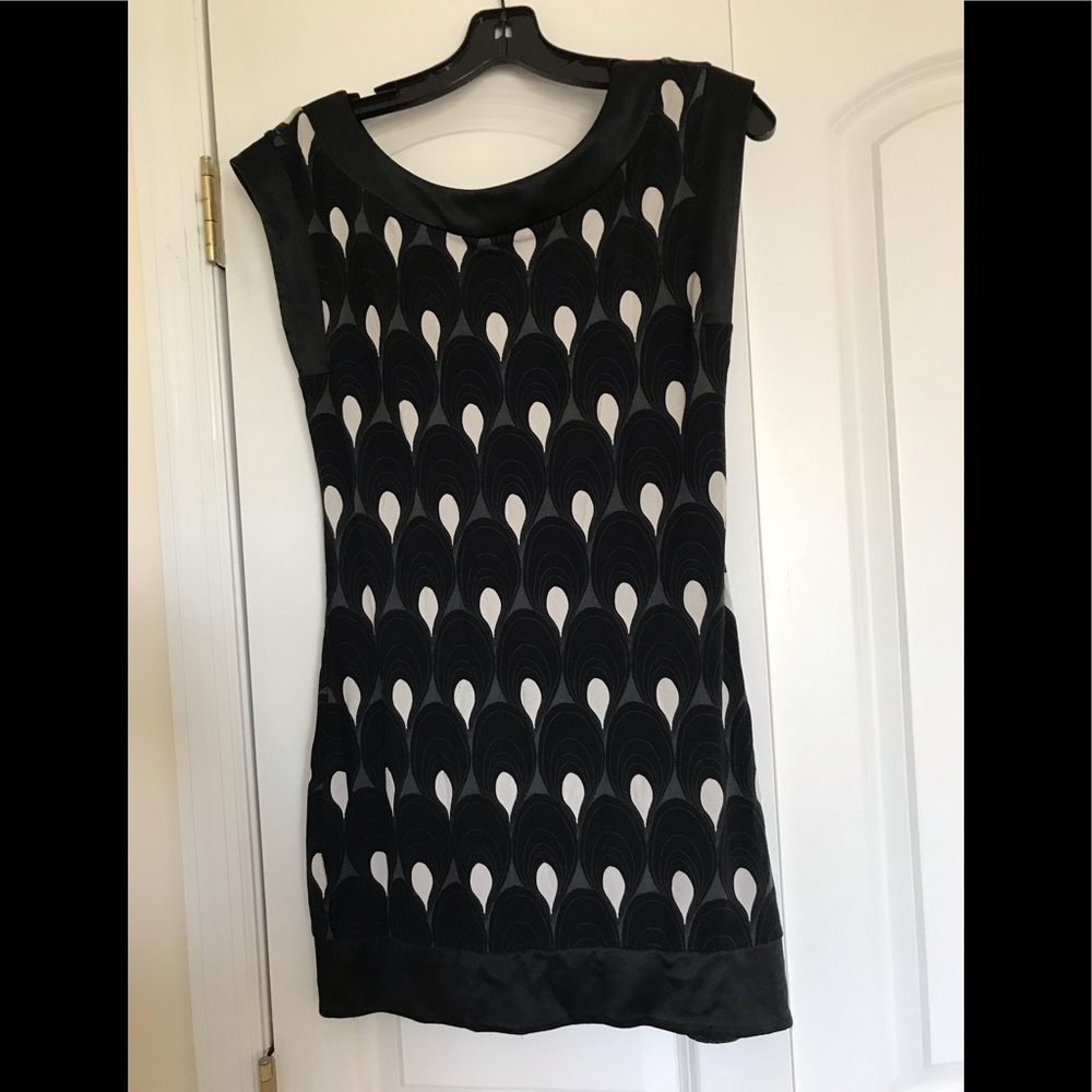 😍 Looks great on! Express silk-like trim dress